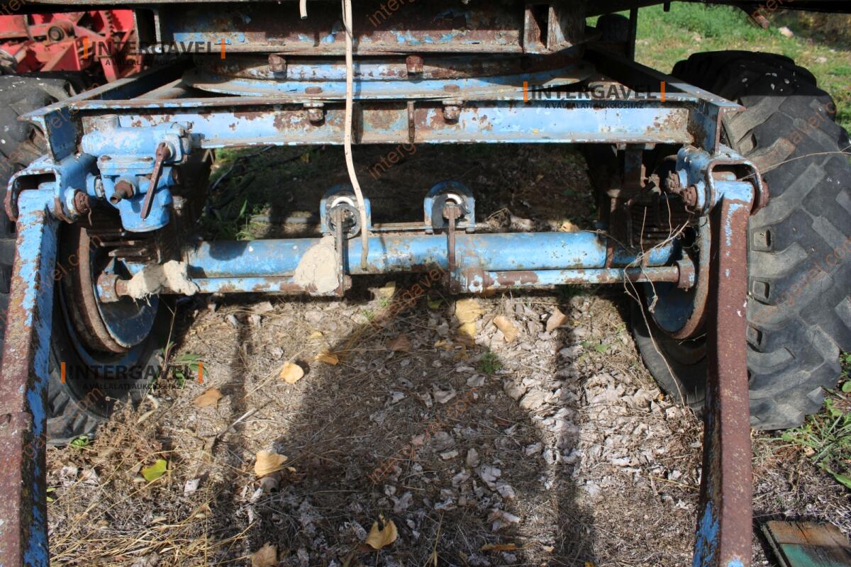 Trágyaszóró pótkocsi 6