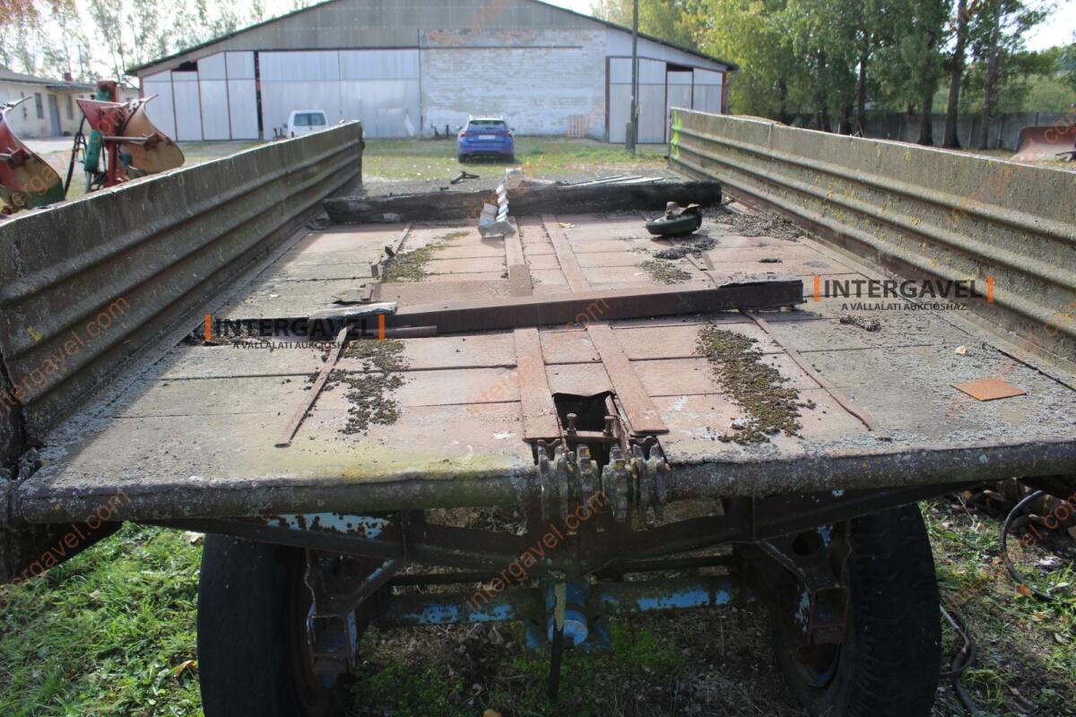 Trágyaszóró pótkocsi 11