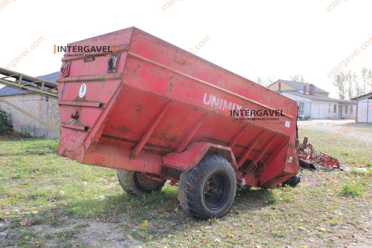 Takarmánykeverő, kiosztókocsi 2