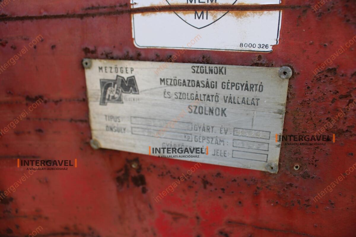 Takarmánykeverő, kiosztókocsi 7