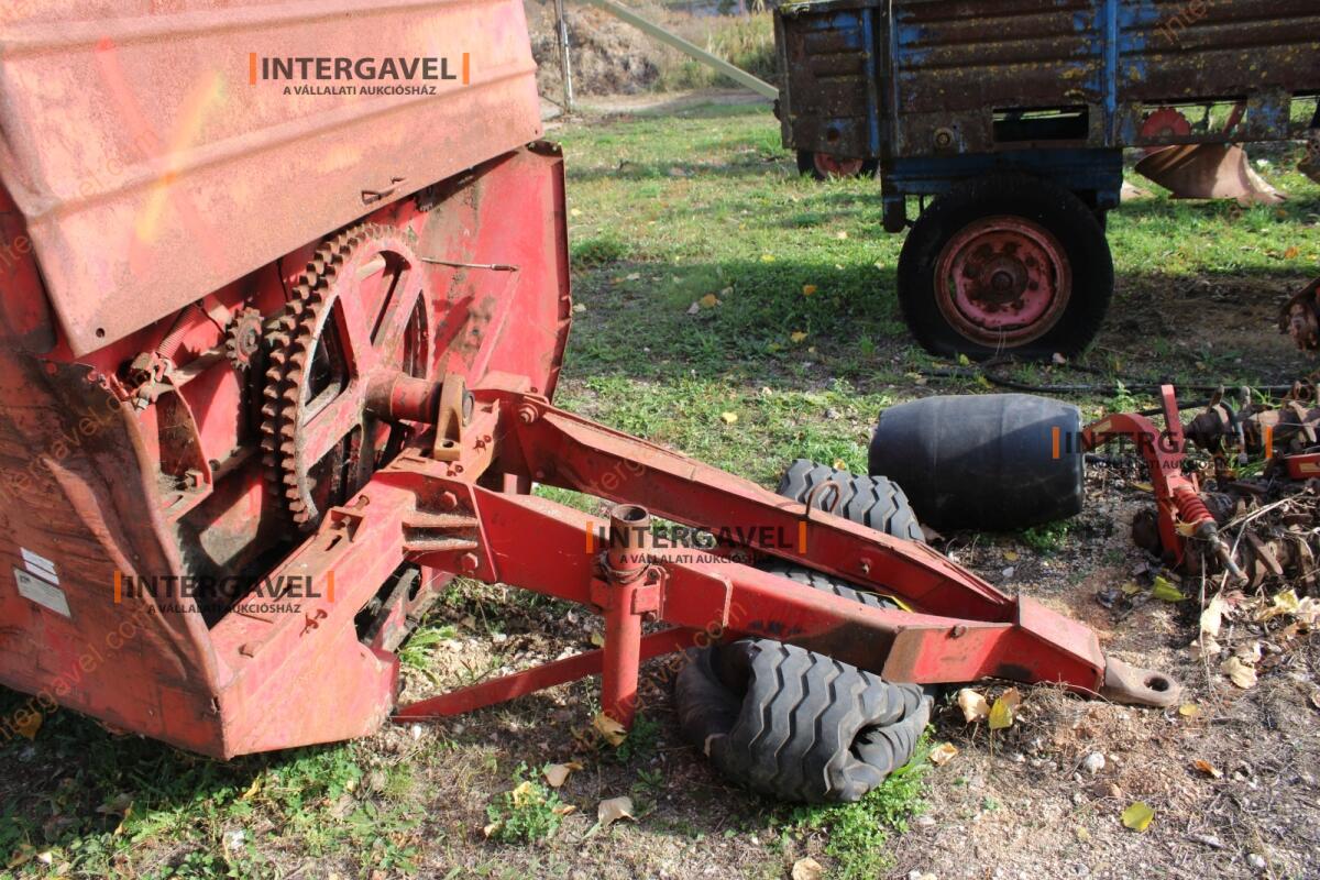 Takarmánykeverő, kiosztókocsi 8