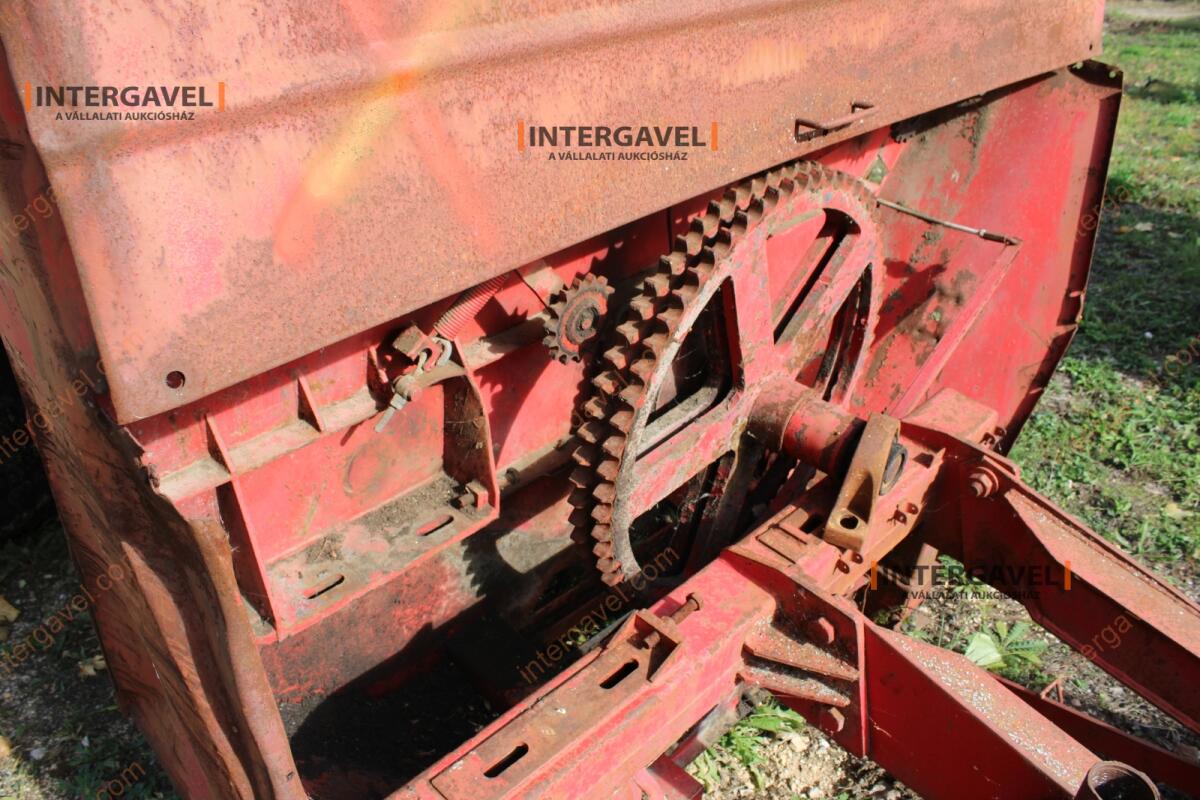 Takarmánykeverő, kiosztókocsi 9