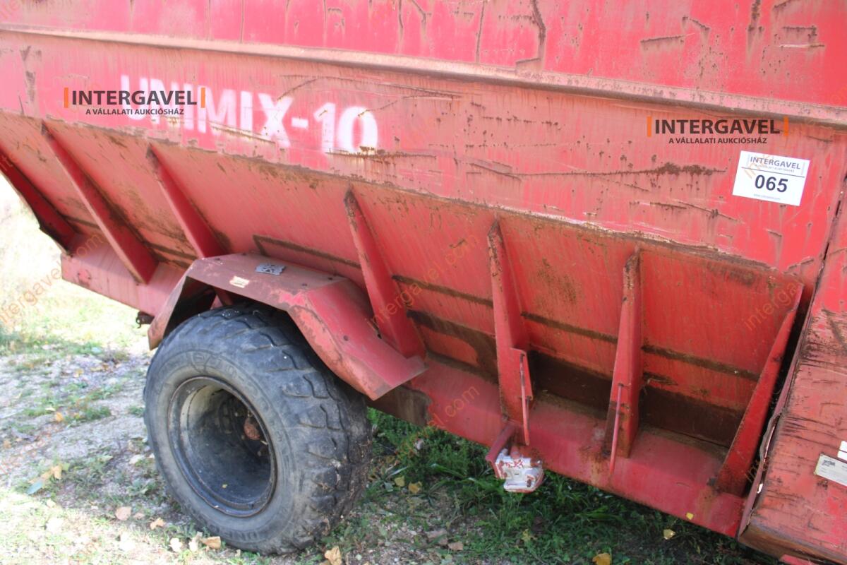 Takarmánykeverő, kiosztókocsi 10