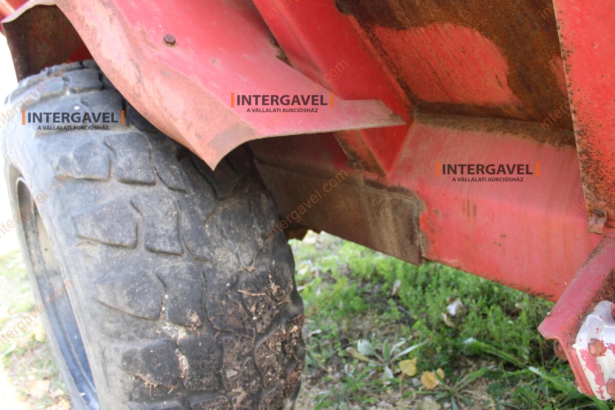 Takarmánykeverő, kiosztókocsi 11