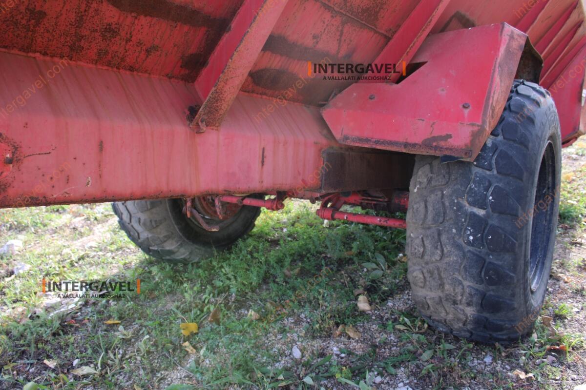 Takarmánykeverő, kiosztókocsi 12