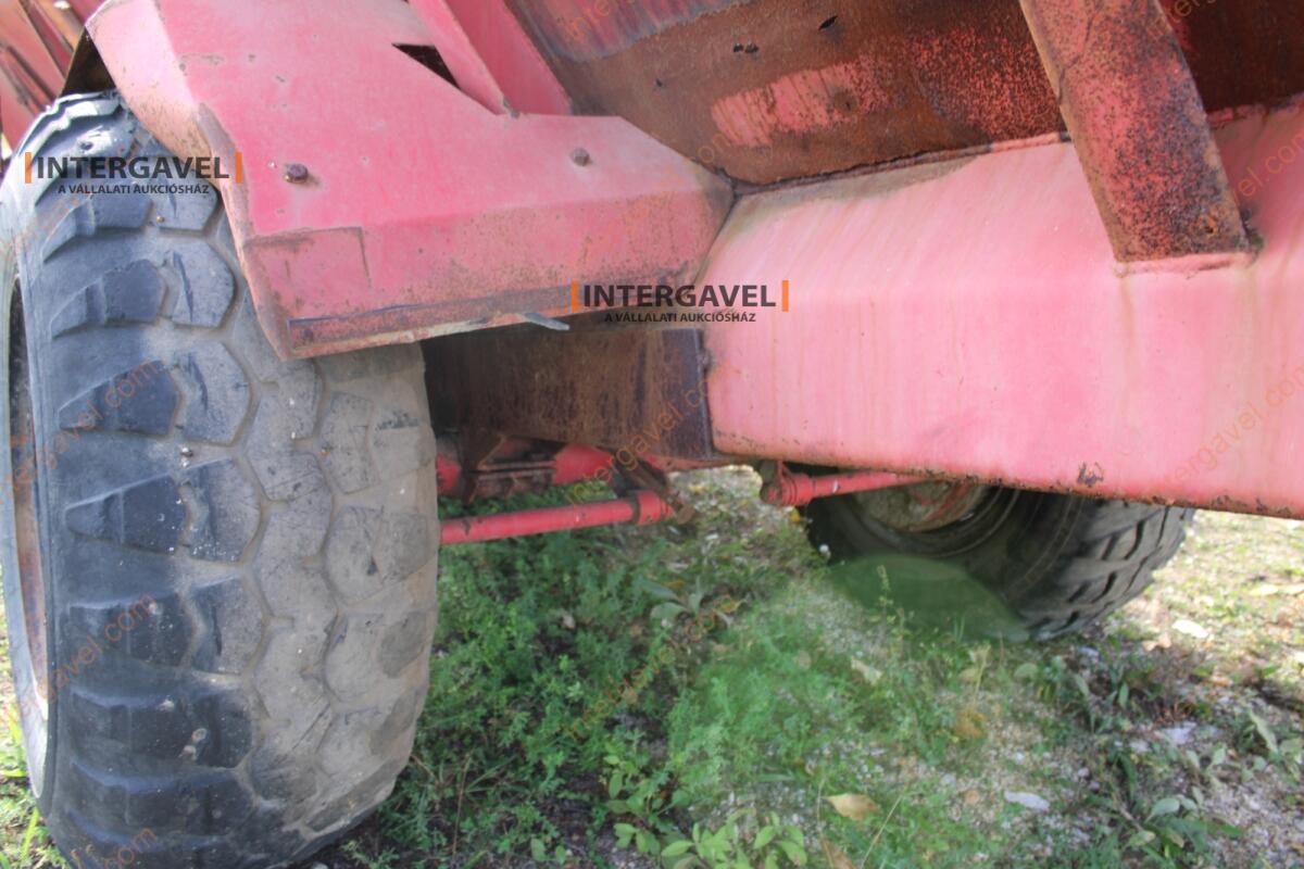 Takarmánykeverő, kiosztókocsi 14