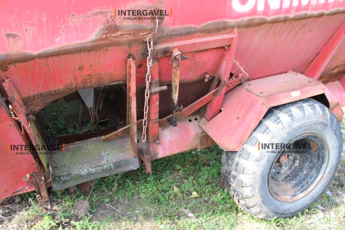 Takarmánykeverő, kiosztókocsi 15