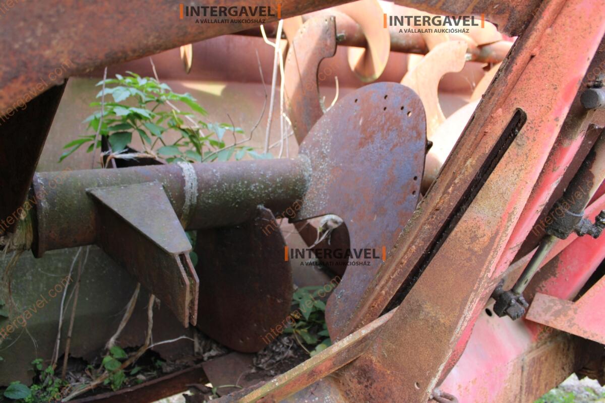 Takarmánykeverő, kiosztókocsi 16