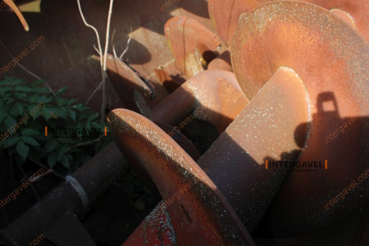 Takarmánykeverő, kiosztókocsi 18