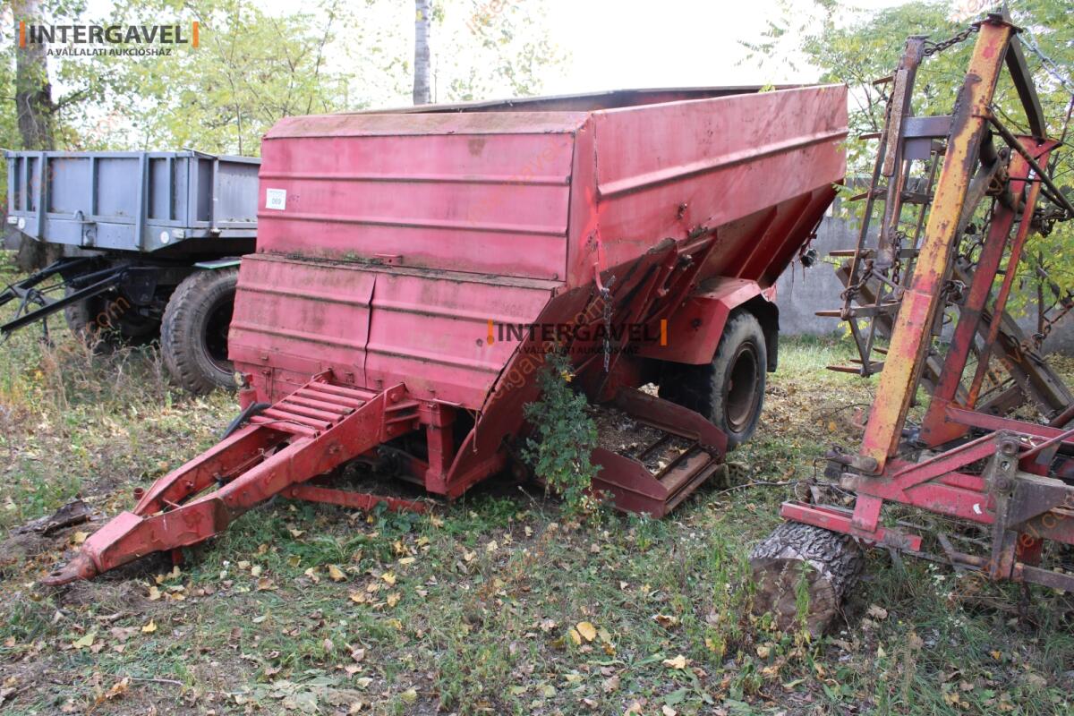 Takarmánykeverő, kiosztókocsi 2