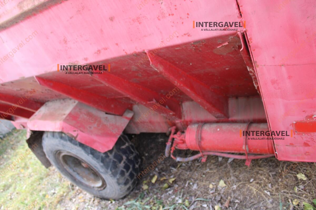 Takarmánykeverő, kiosztókocsi 8