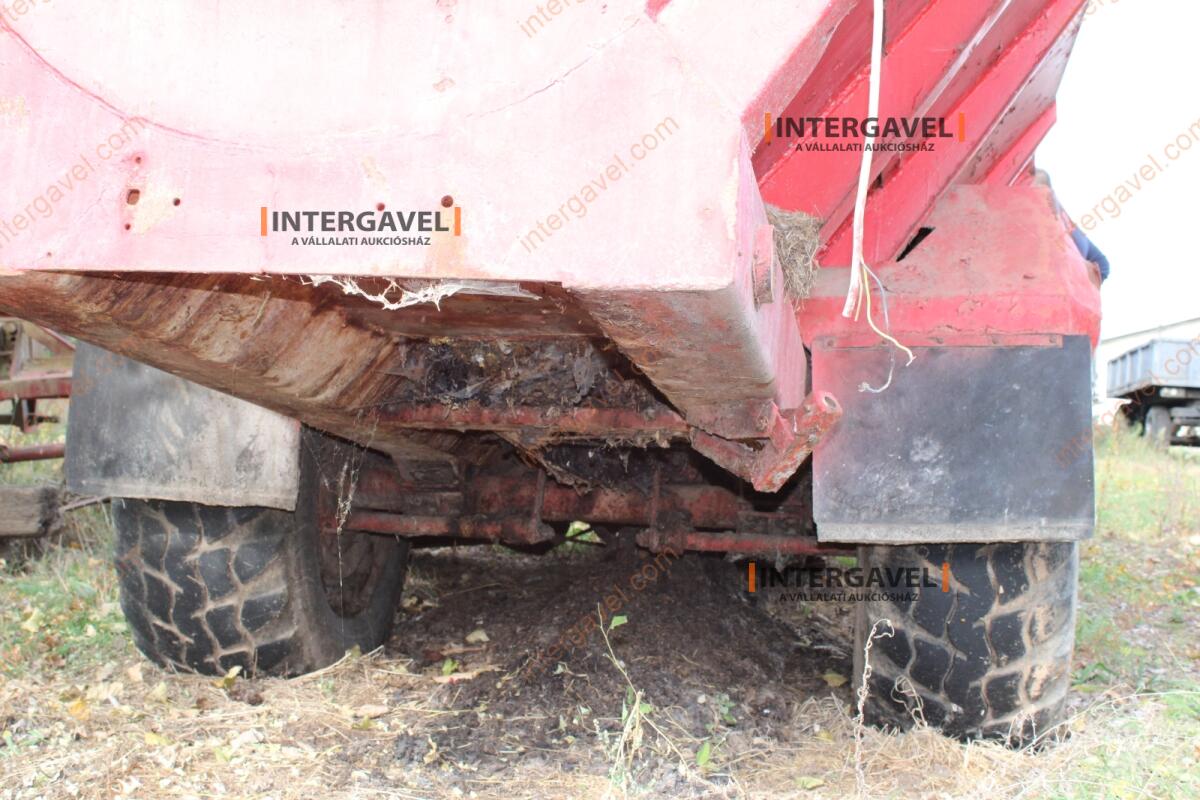 Takarmánykeverő, kiosztókocsi 10