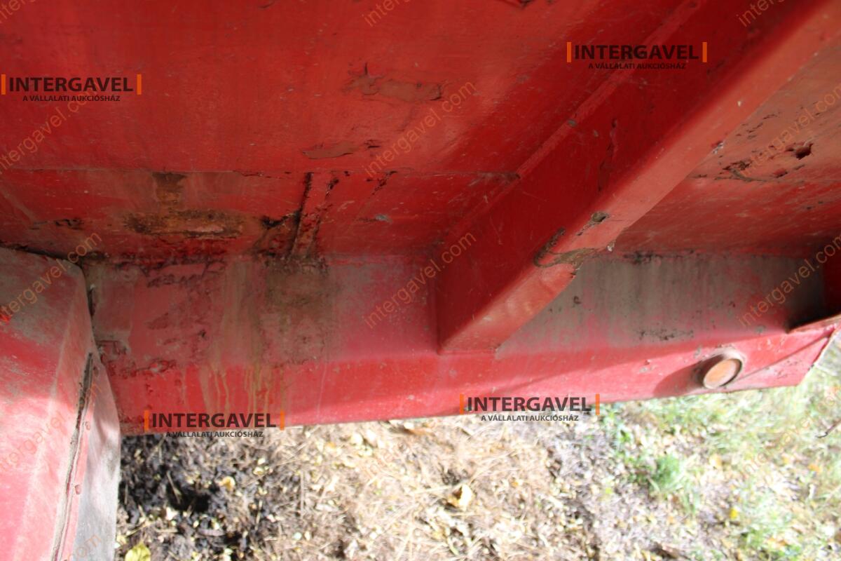 Takarmánykeverő, kiosztókocsi 11