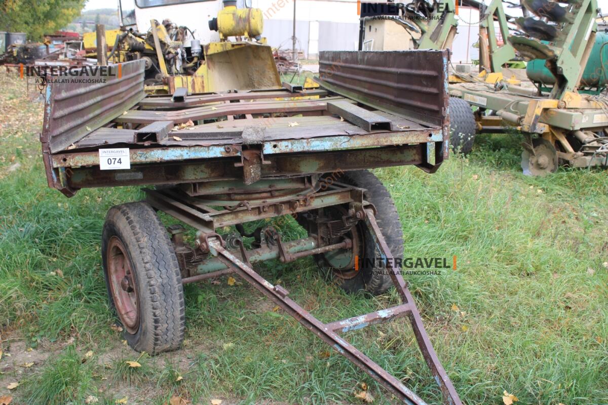 Trágyaszóró pótkocsi