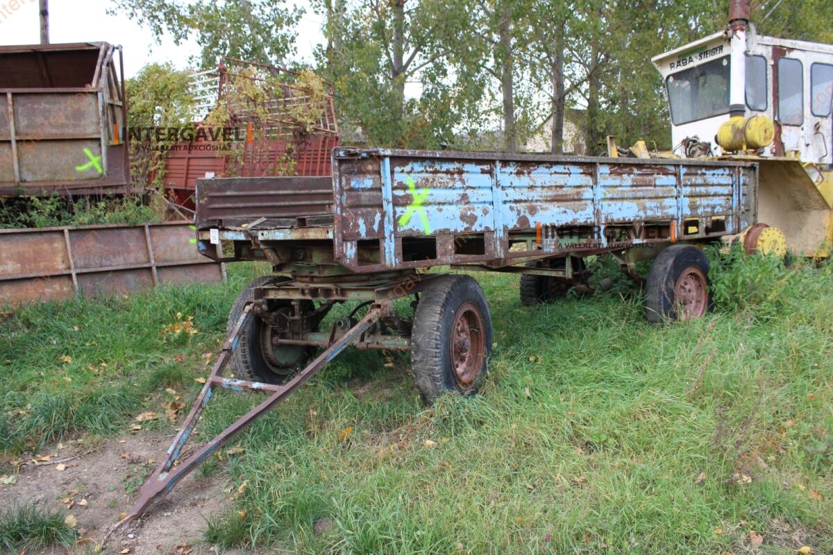 Trágyaszóró pótkocsi 2