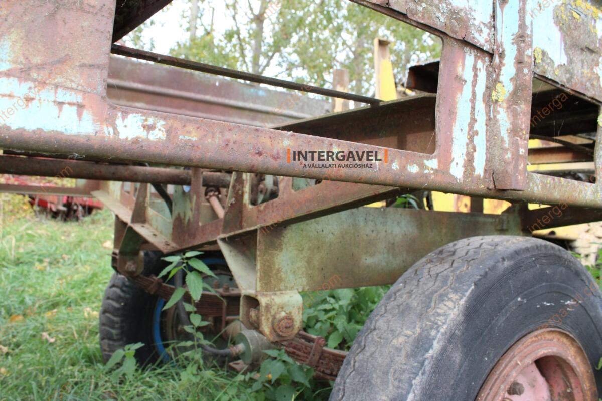 Trágyaszóró pótkocsi 4