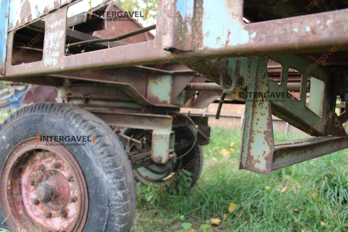 Trágyaszóró pótkocsi 5