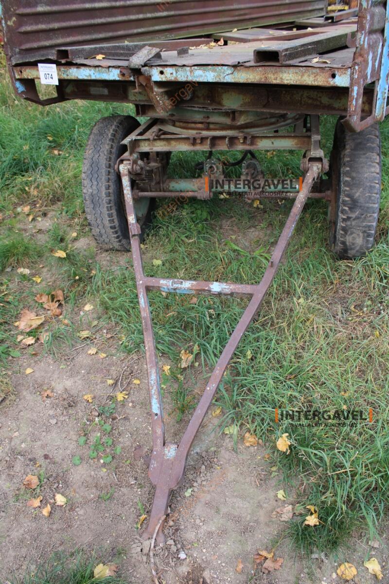 Trágyaszóró pótkocsi 6