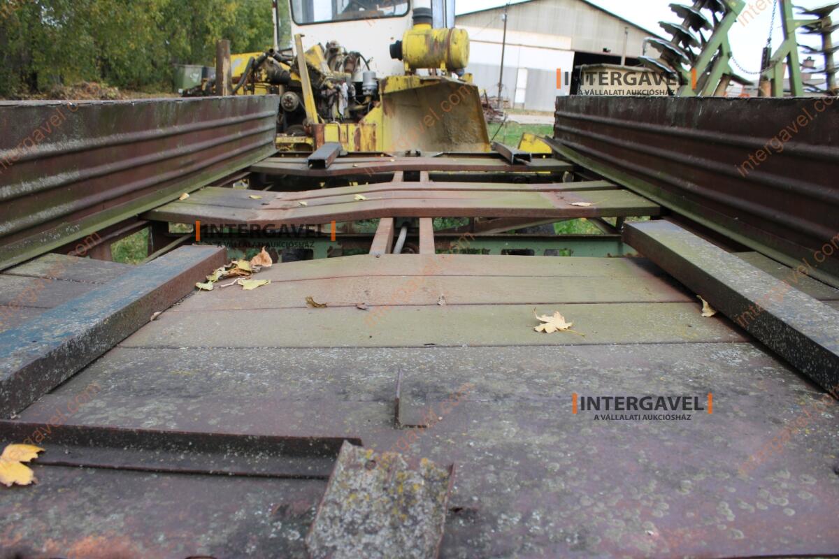 Trágyaszóró pótkocsi 7