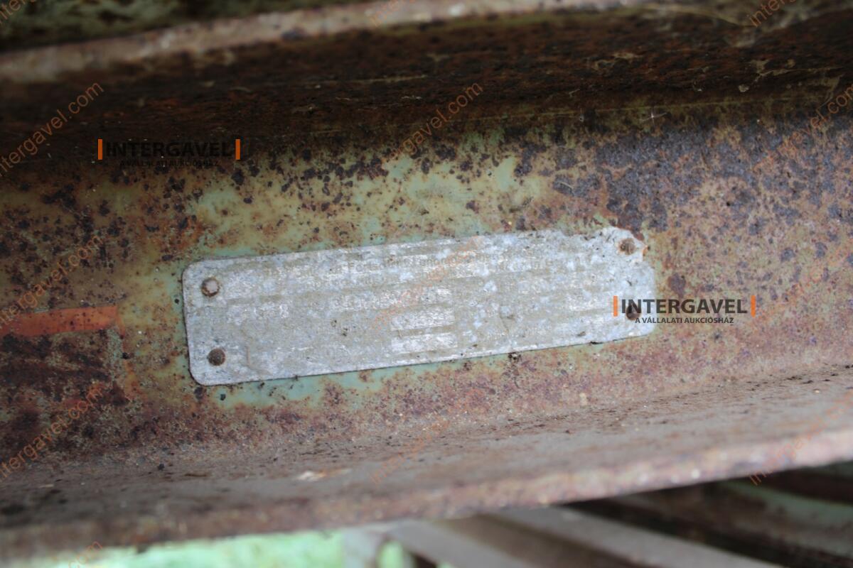 Trágyaszóró pótkocsi 8