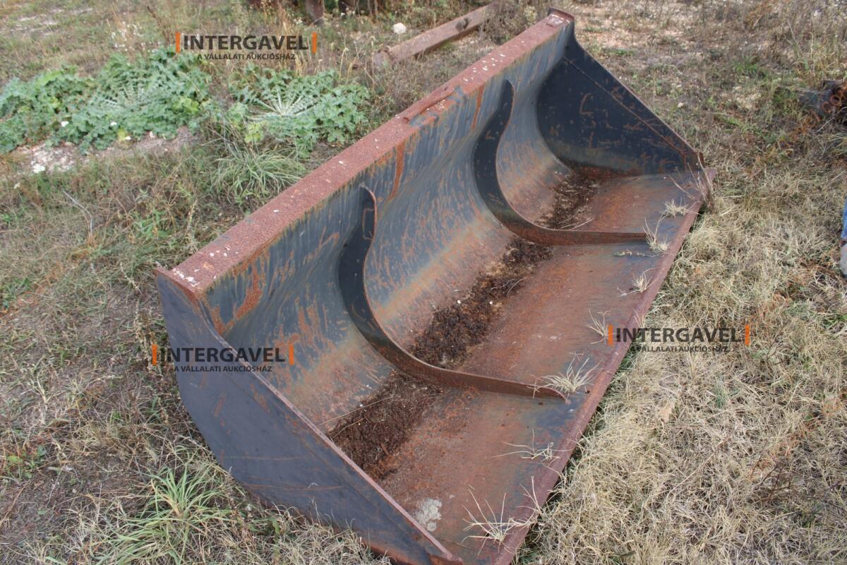 Föld kavics kanál 4