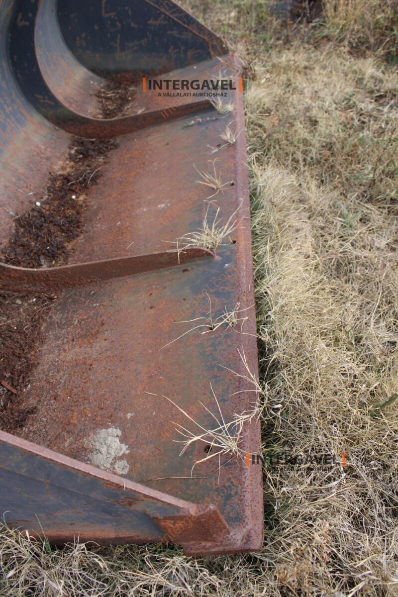 Föld kavics kanál 5