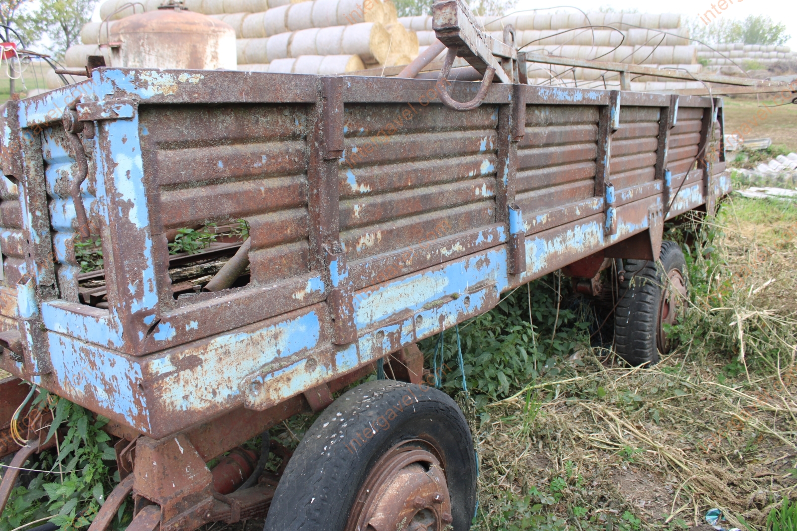 Trágyaszóró pótkocsi 8