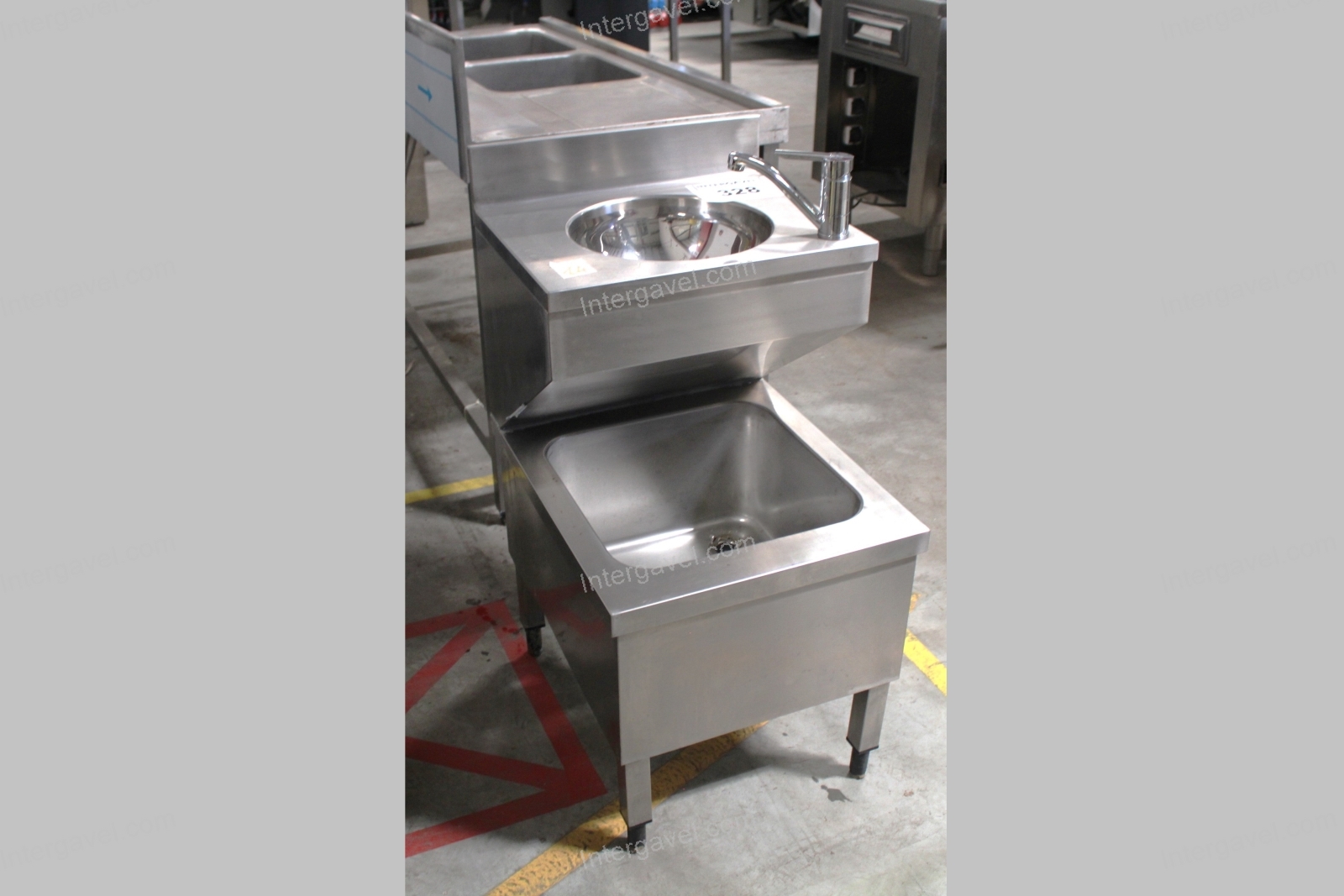 Kézmosó-kiöntő 1