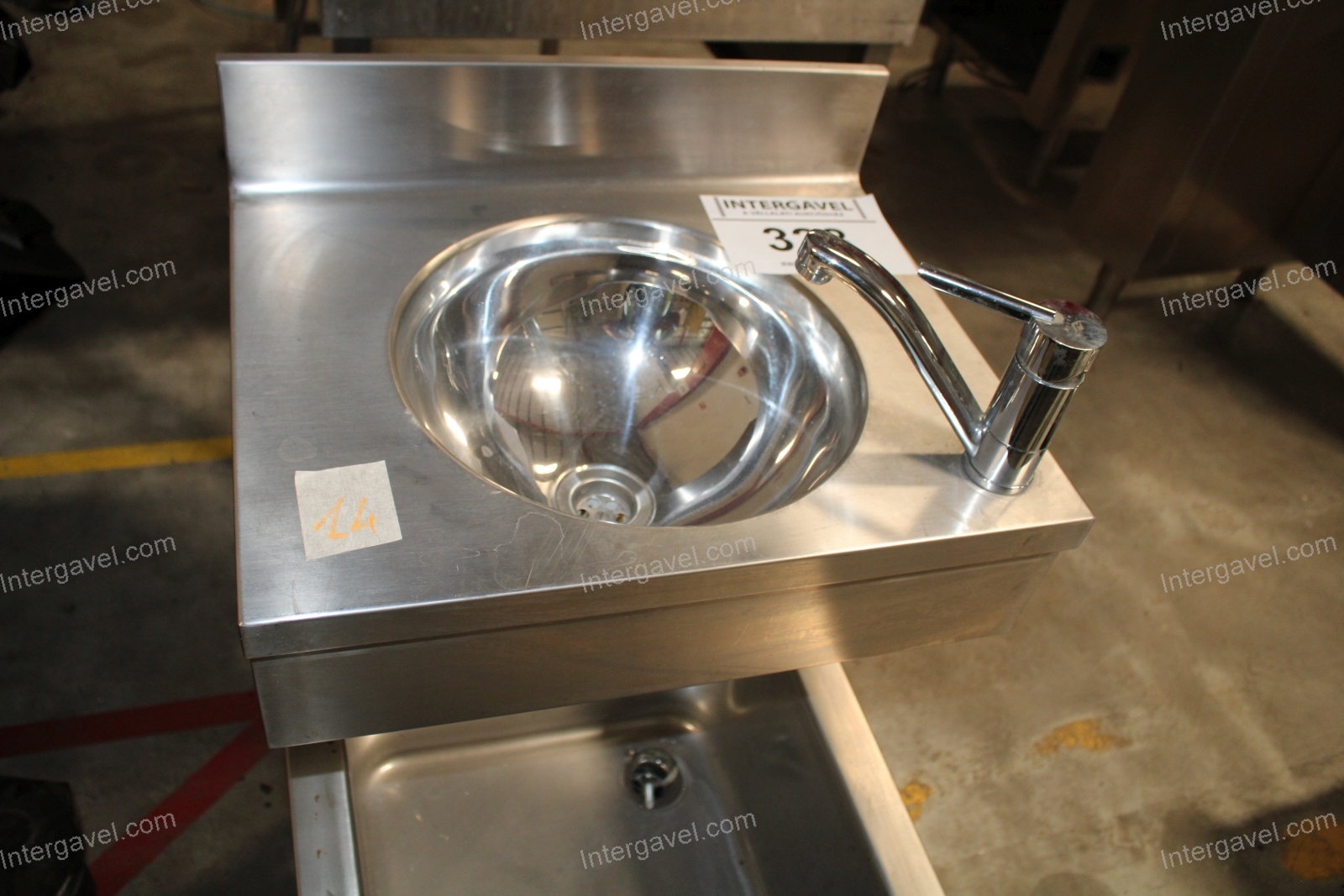 Kézmosó-kiöntő 4