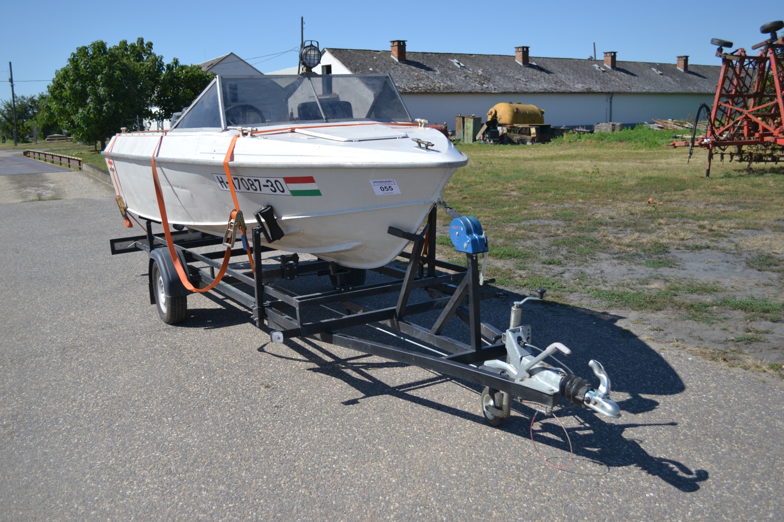 Motorcsónak utánfutóval 2