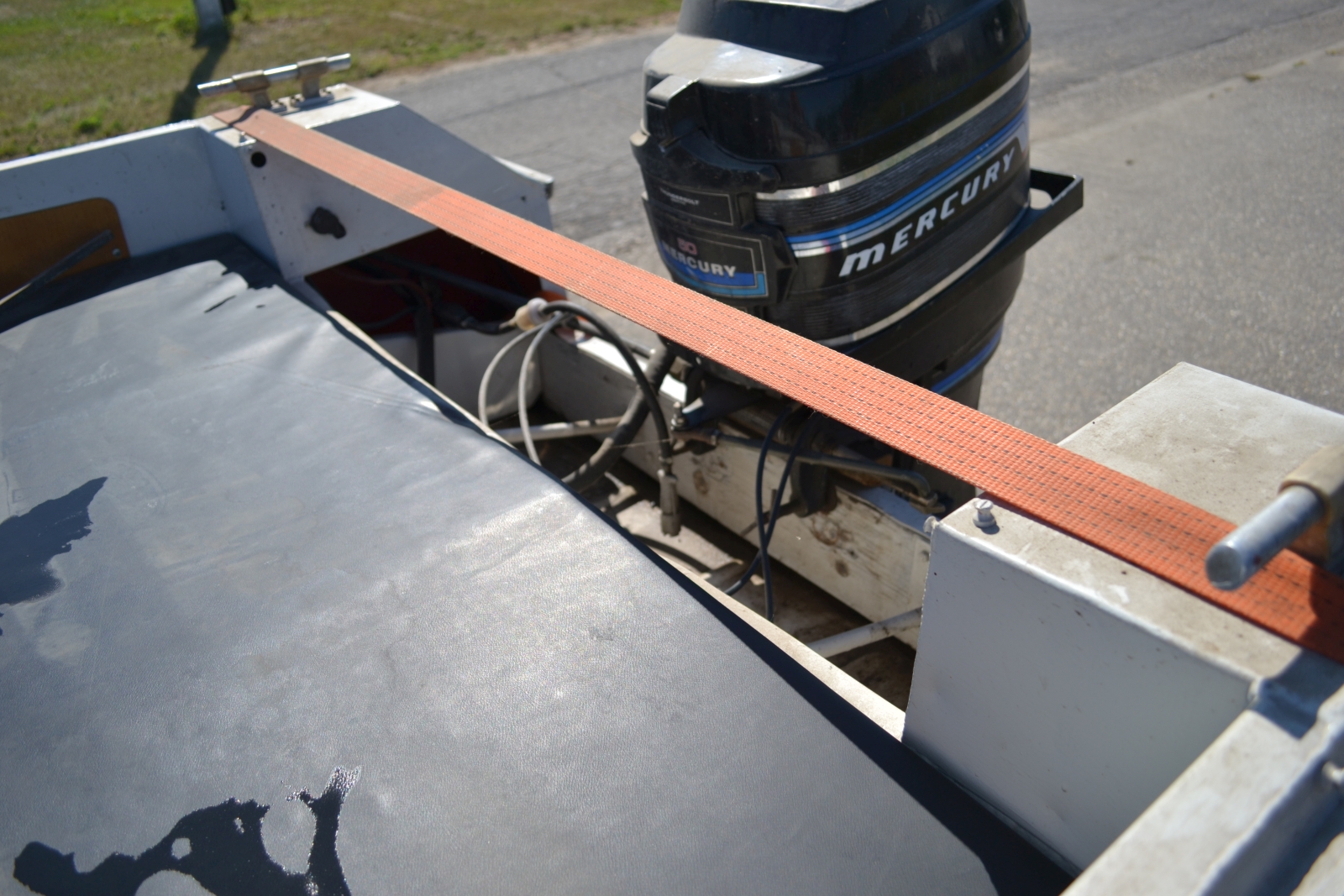 Motorcsónak utánfutóval 6