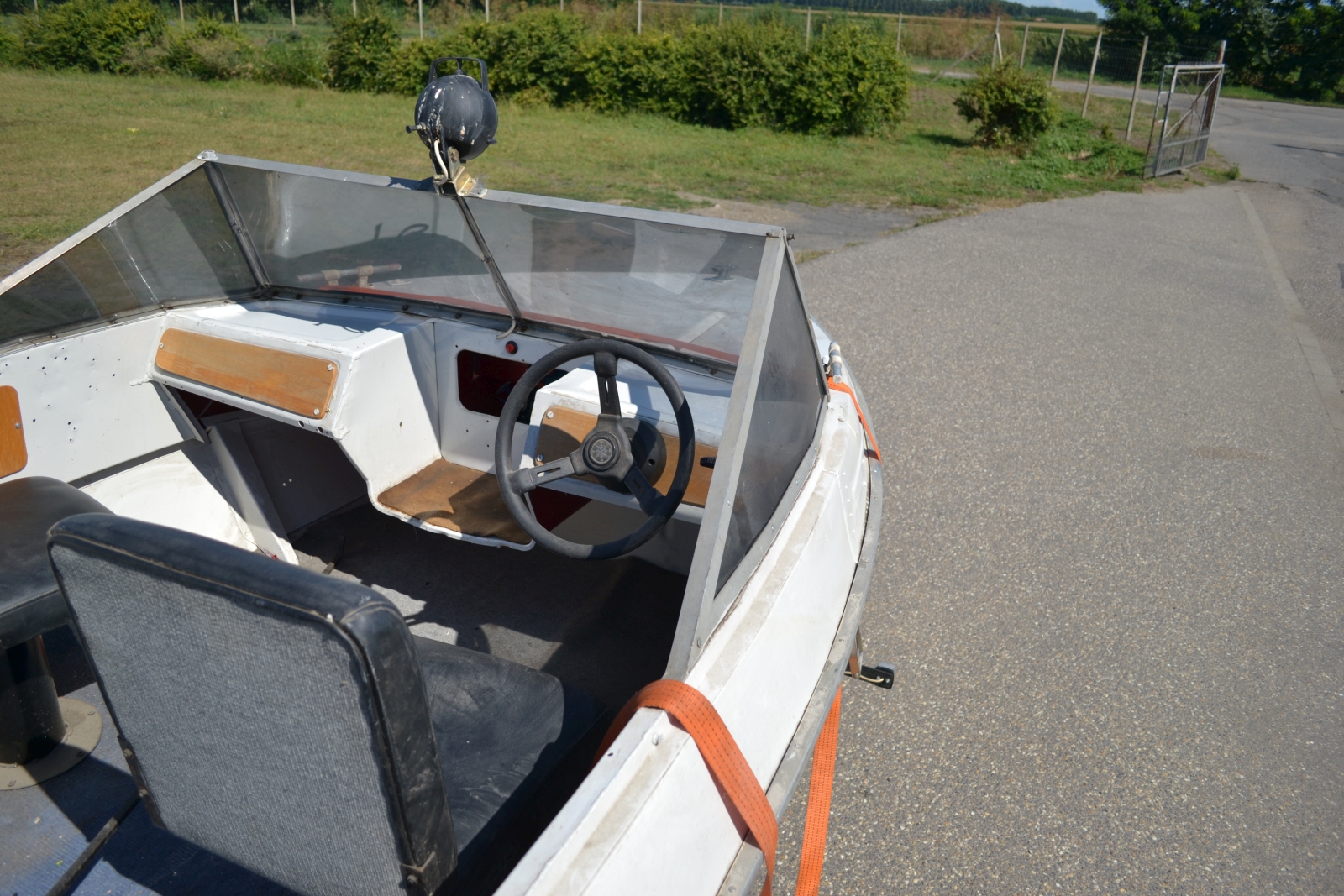 Motorcsónak utánfutóval 8