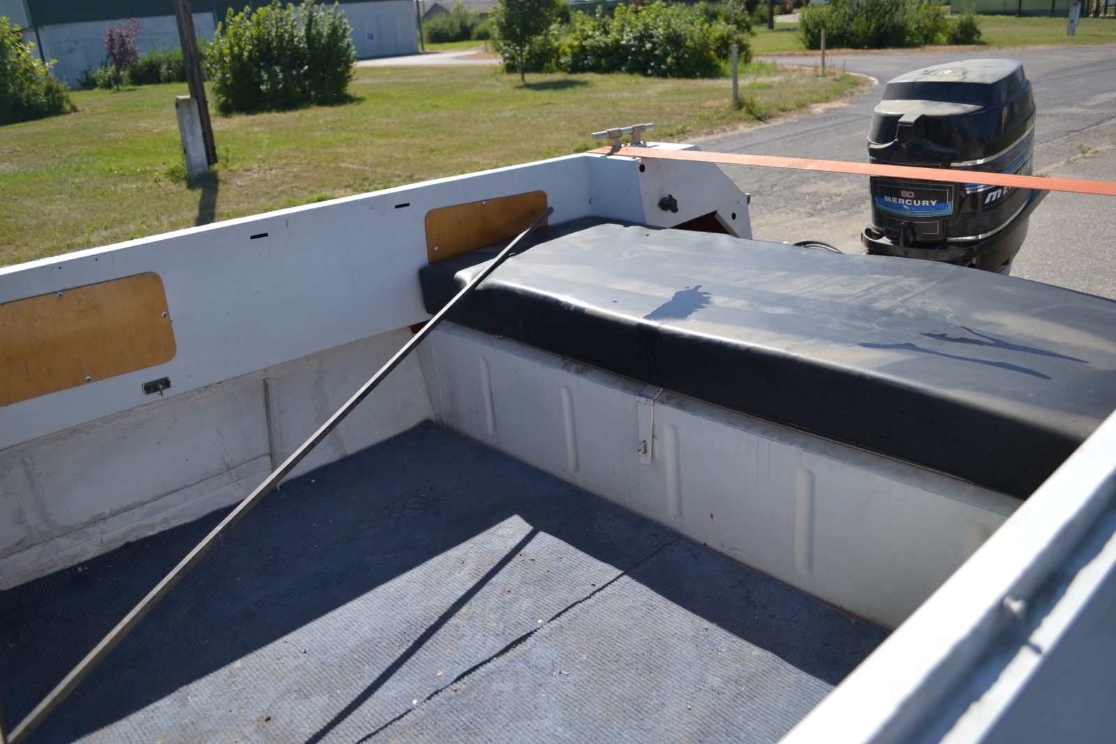 Motorcsónak utánfutóval 12