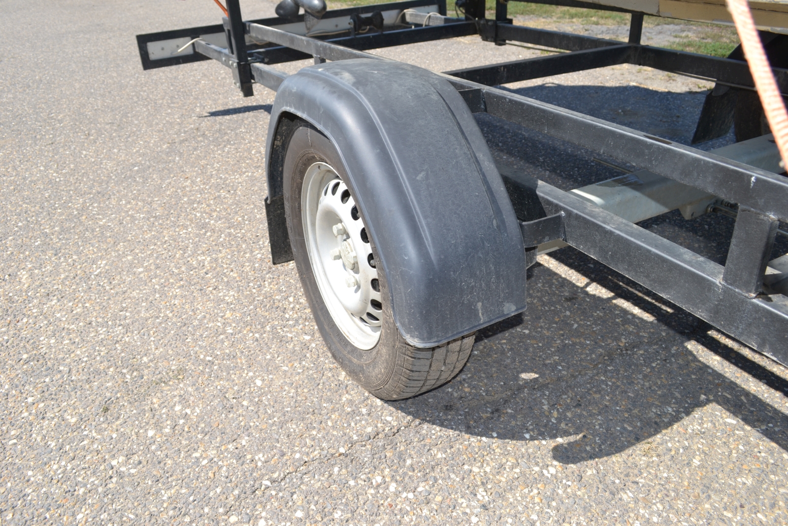 Motorcsónak utánfutóval 18