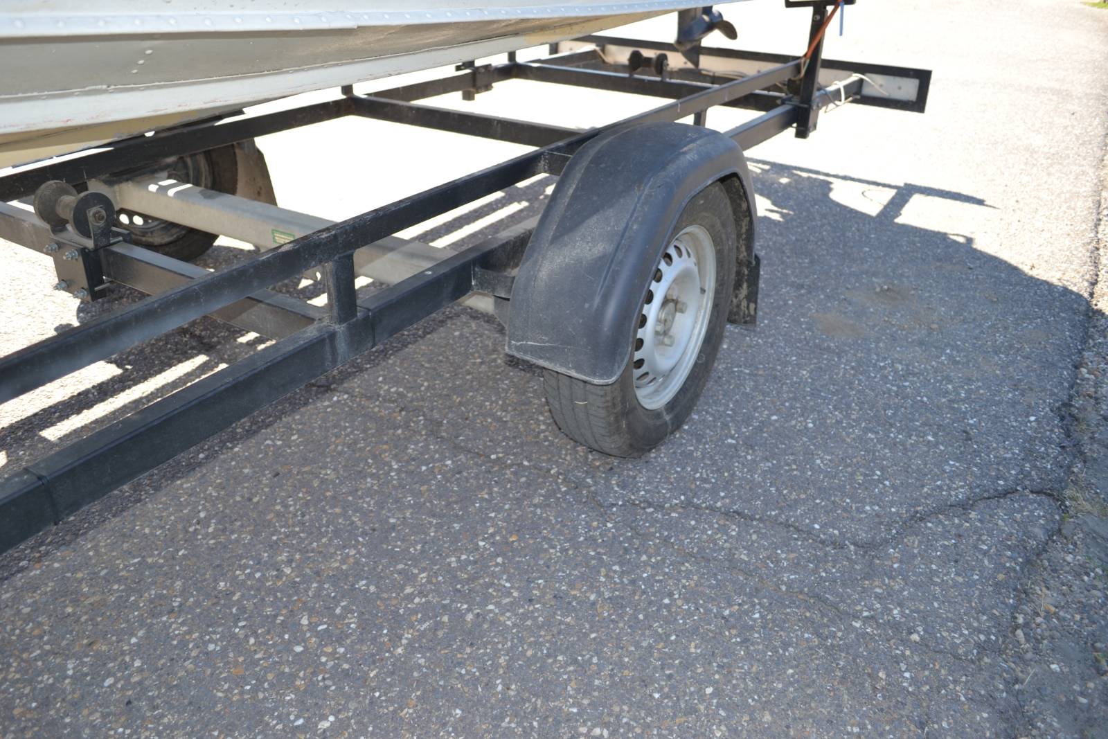 Motorcsónak utánfutóval 19