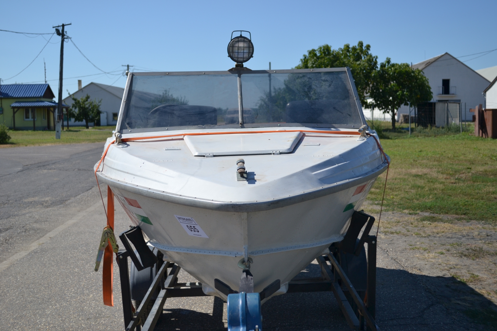 Motorcsónak utánfutóval 20