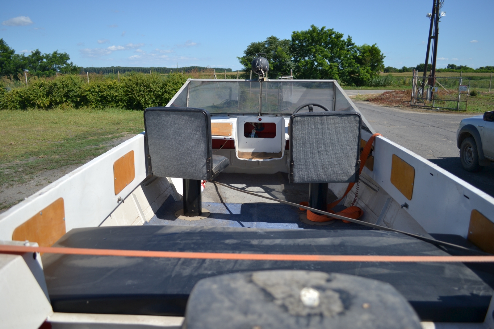 Motorcsónak utánfutóval 21
