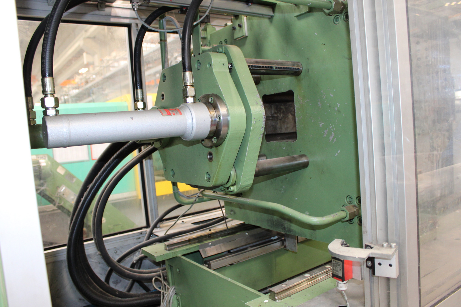 Fröccsöntő gép 8