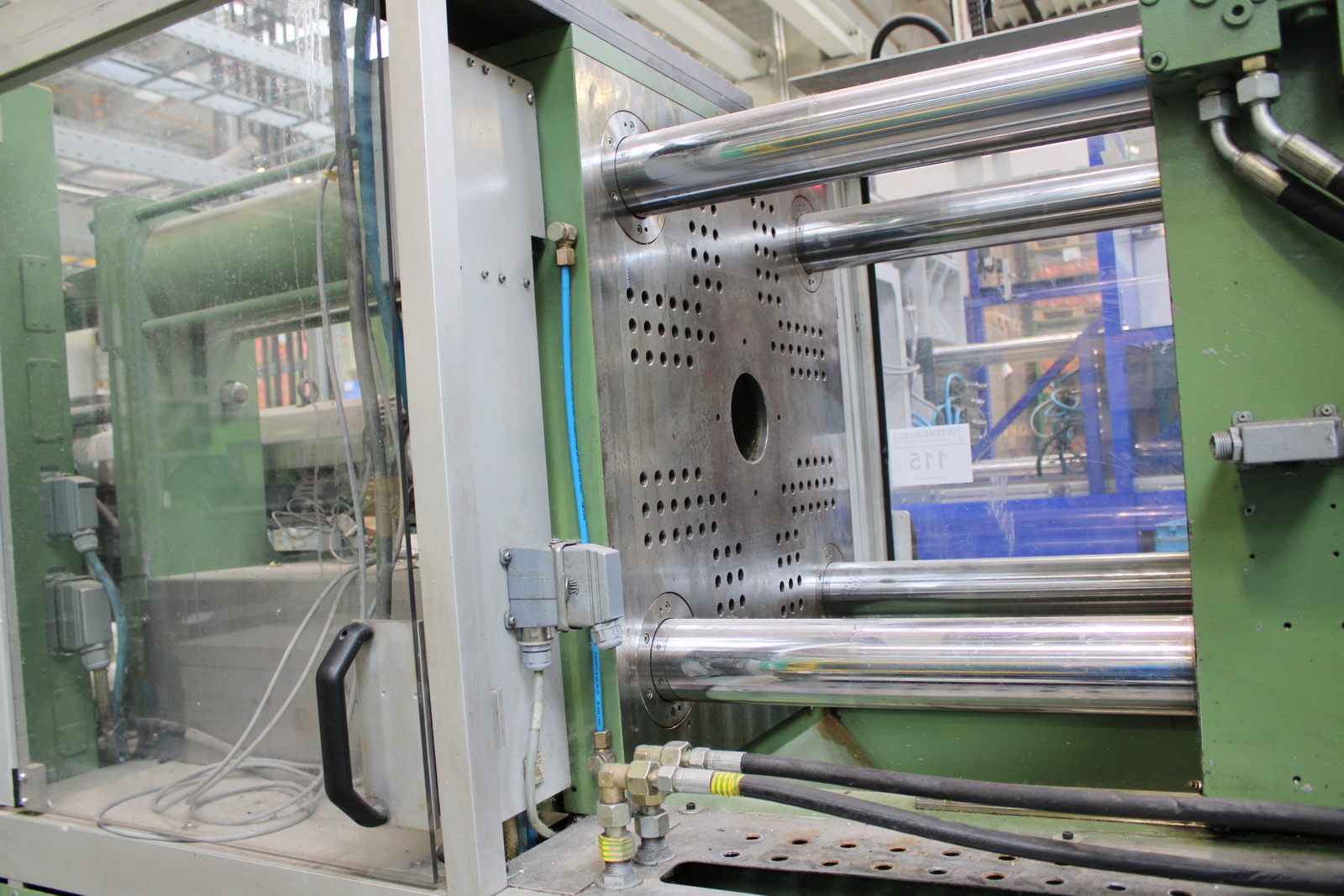 Fröccsöntő gép 12