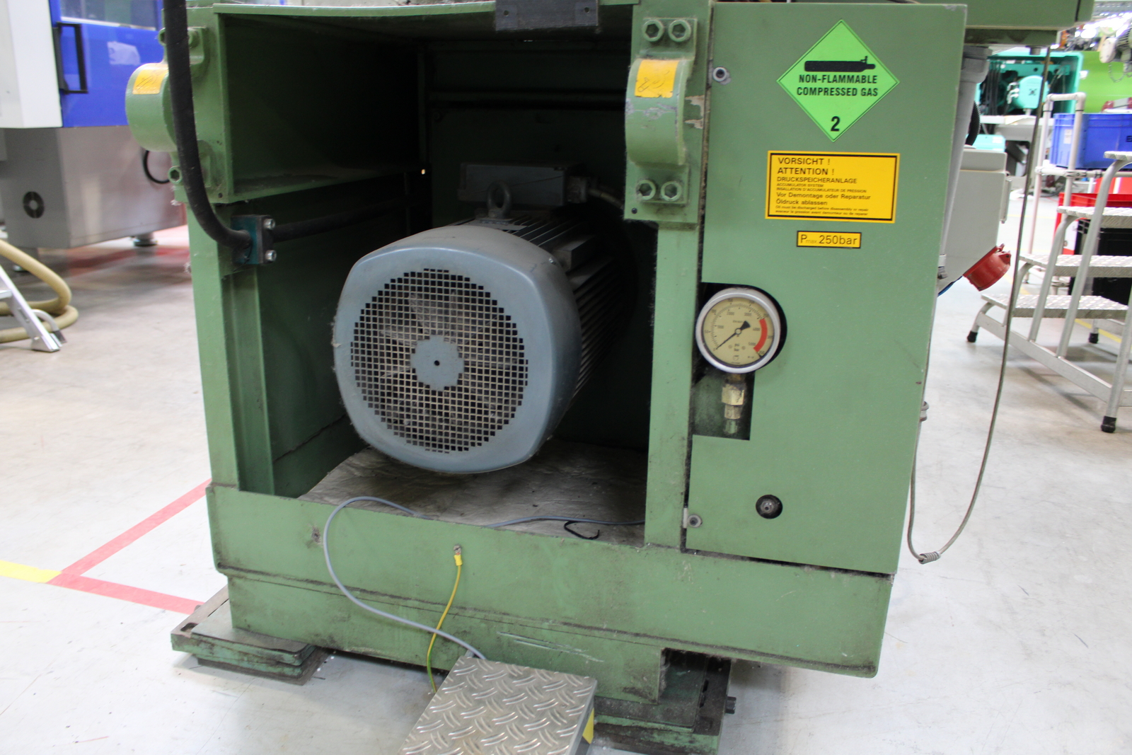 Fröccsöntő gép 16