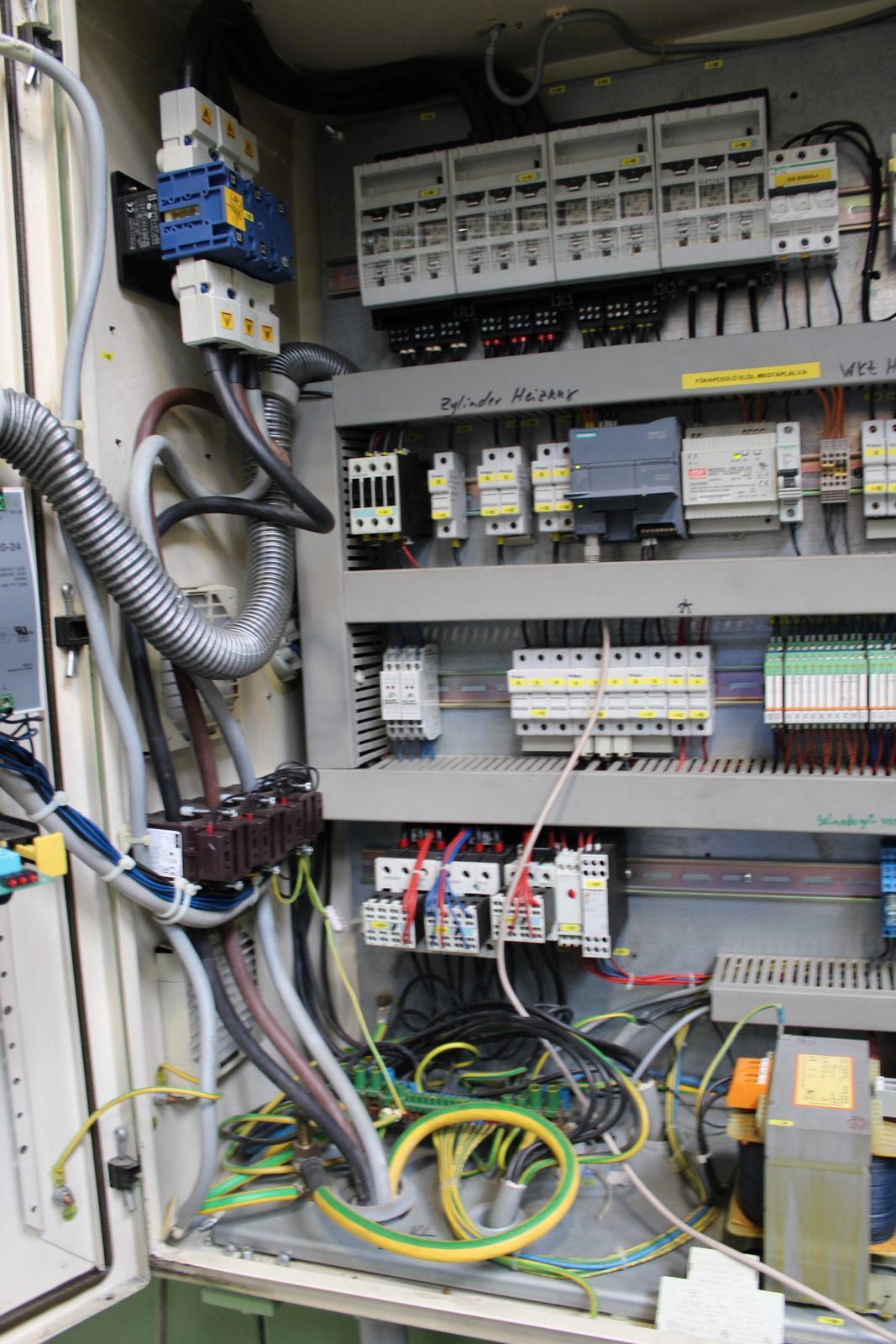 Fröccsöntő gép 23