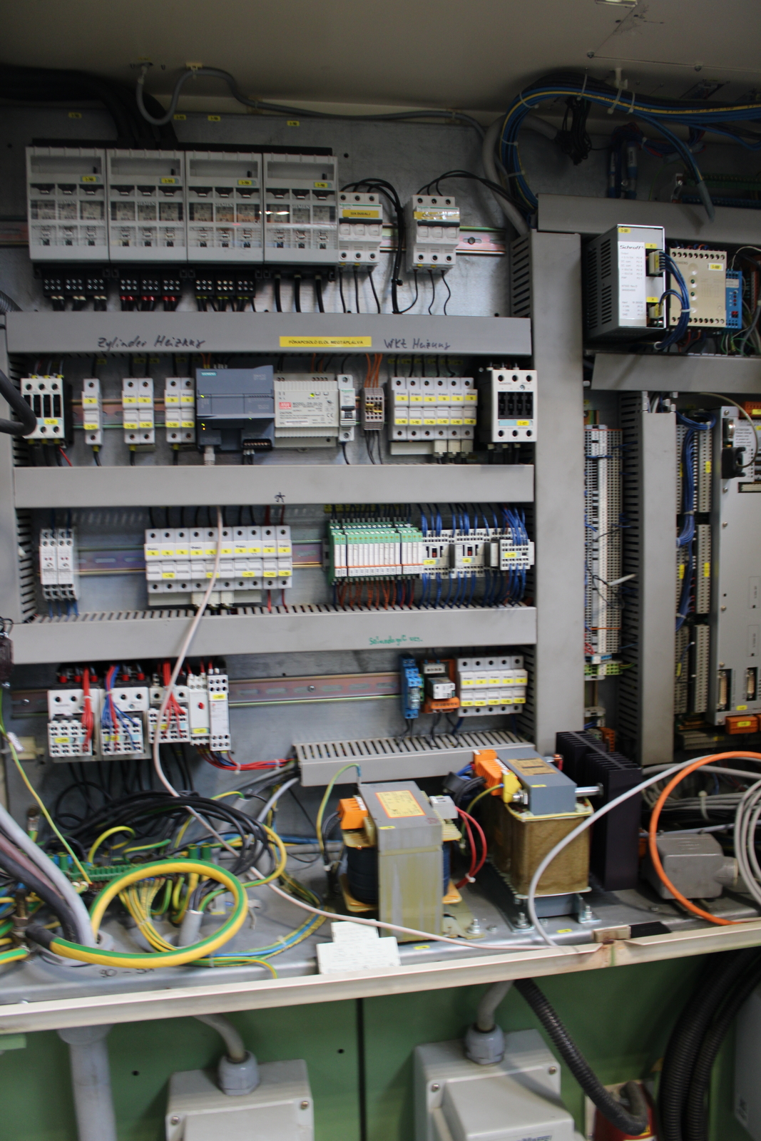 Fröccsöntő gép 24