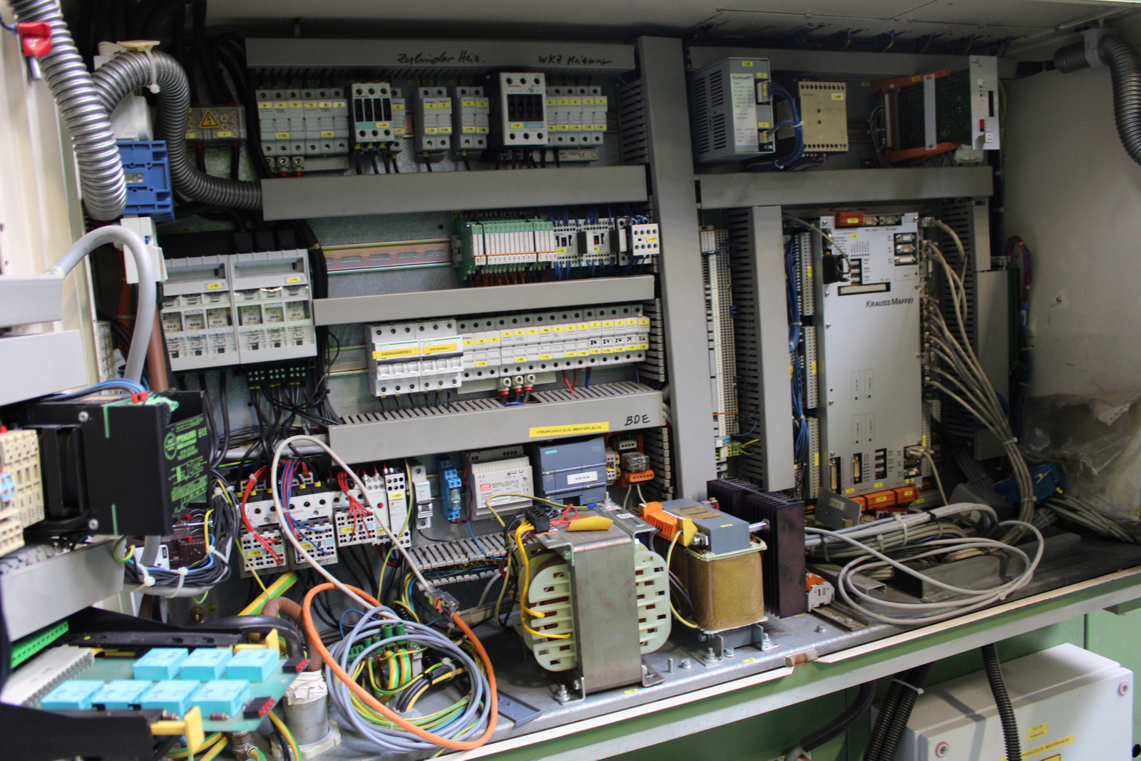 Fröccsöntő gép 23