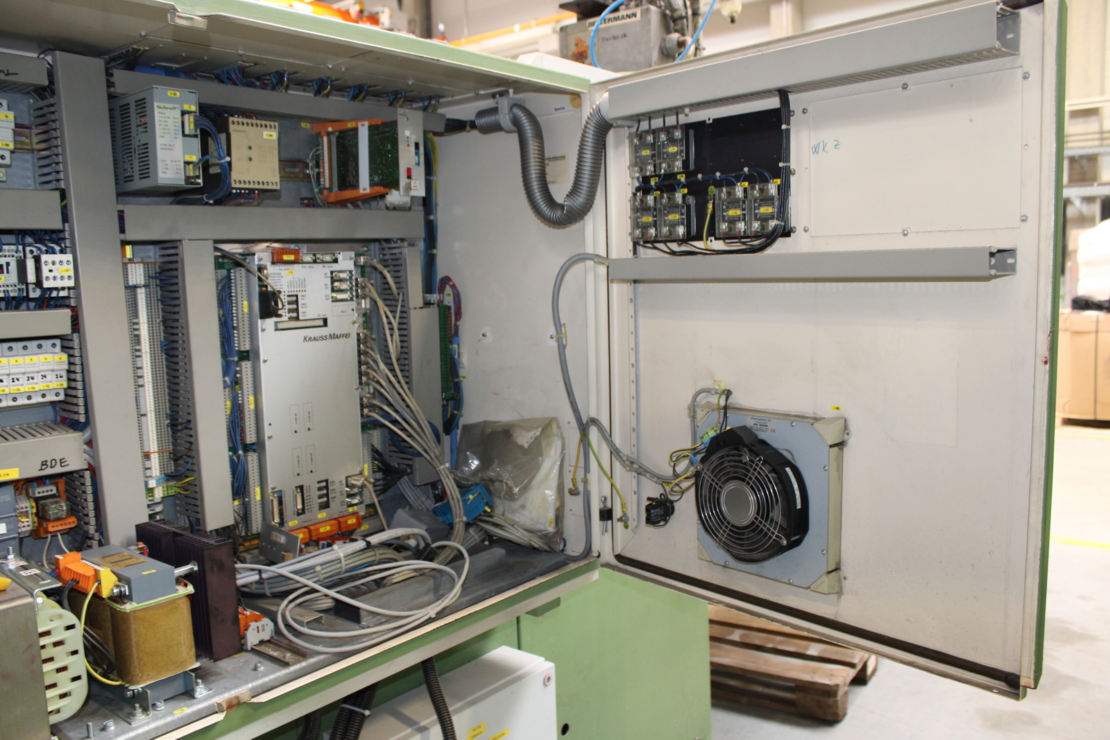 Fröccsöntő gép 24