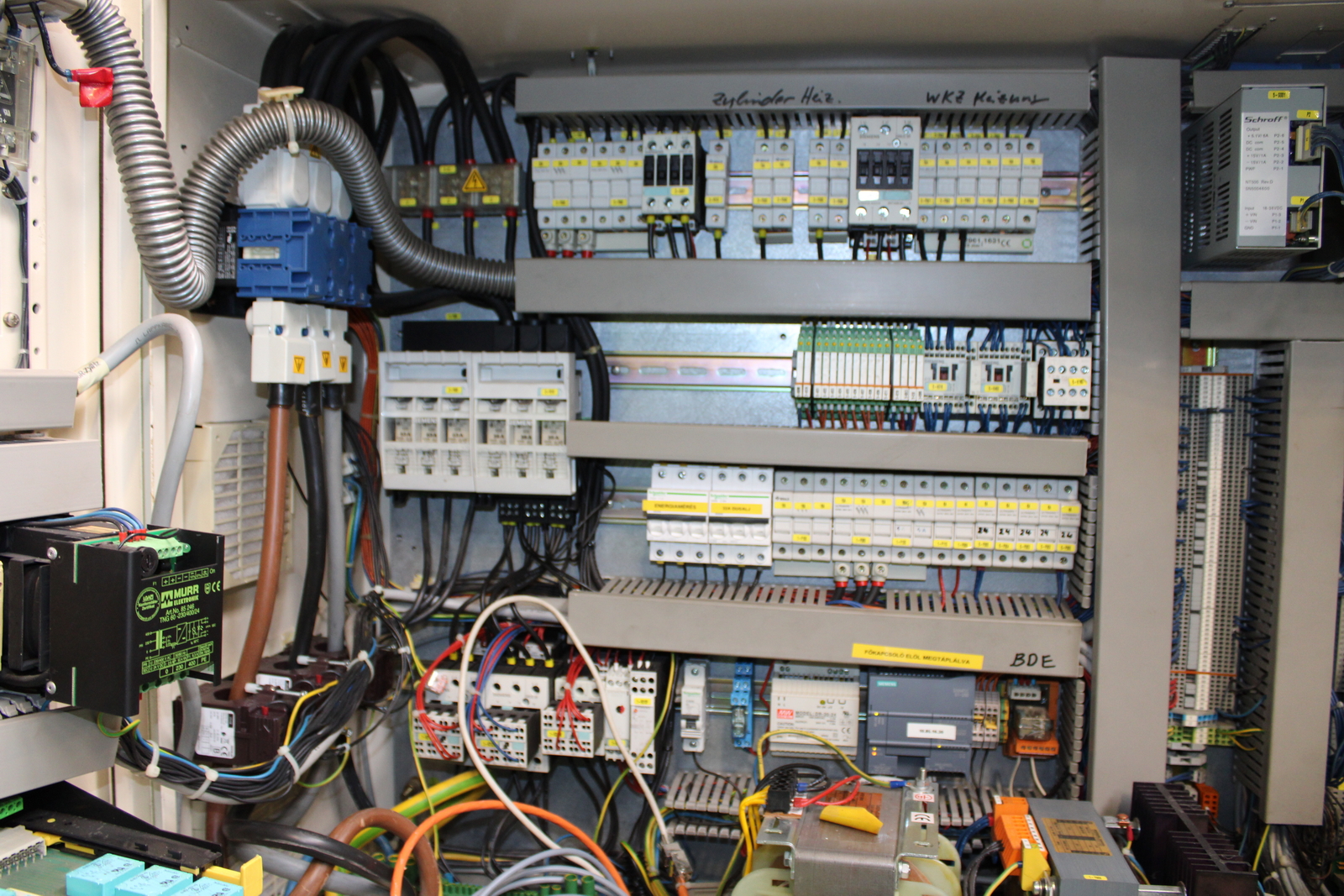 Fröccsöntő gép 28