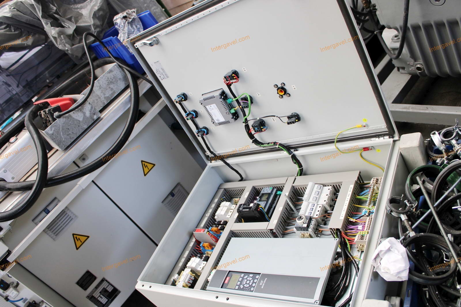 Bontott villamos szekrény 2