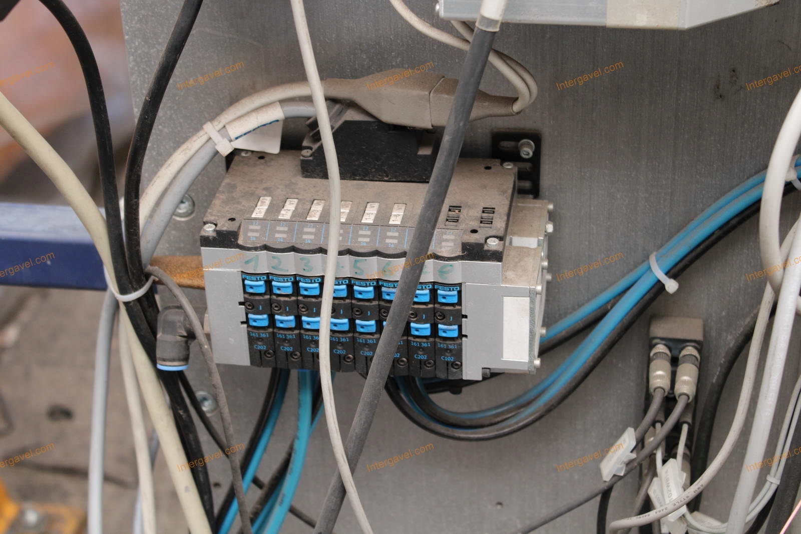 Bontott szerelő munkahely 8