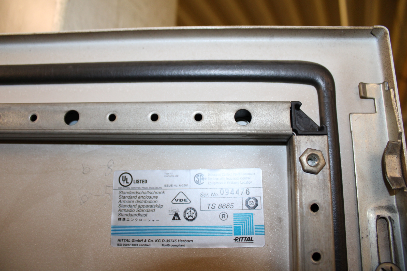 Elektromos kapcsolószekrény 4