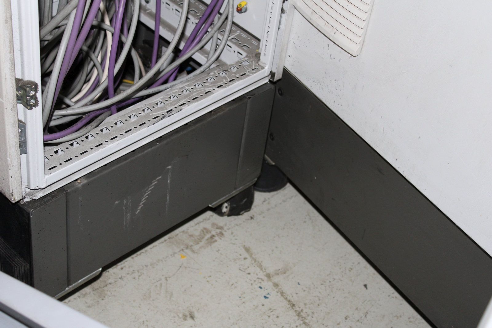 Elektromos kapcsolószekrény 5