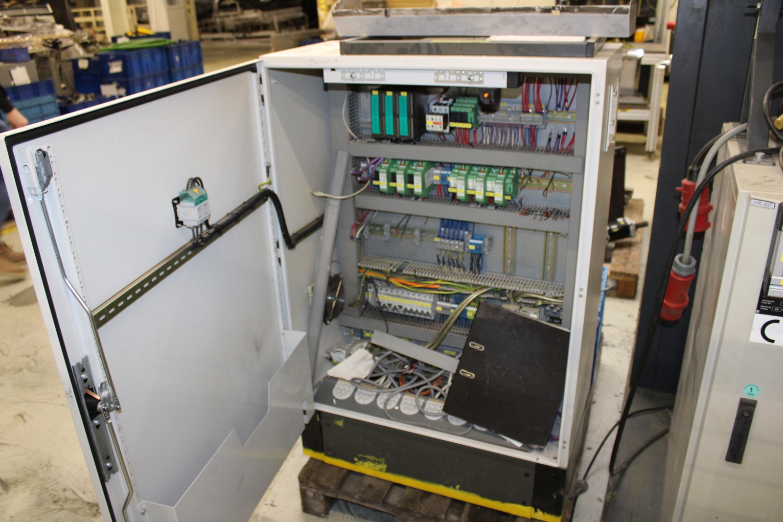 Elektromos kapcsolószekrény 2